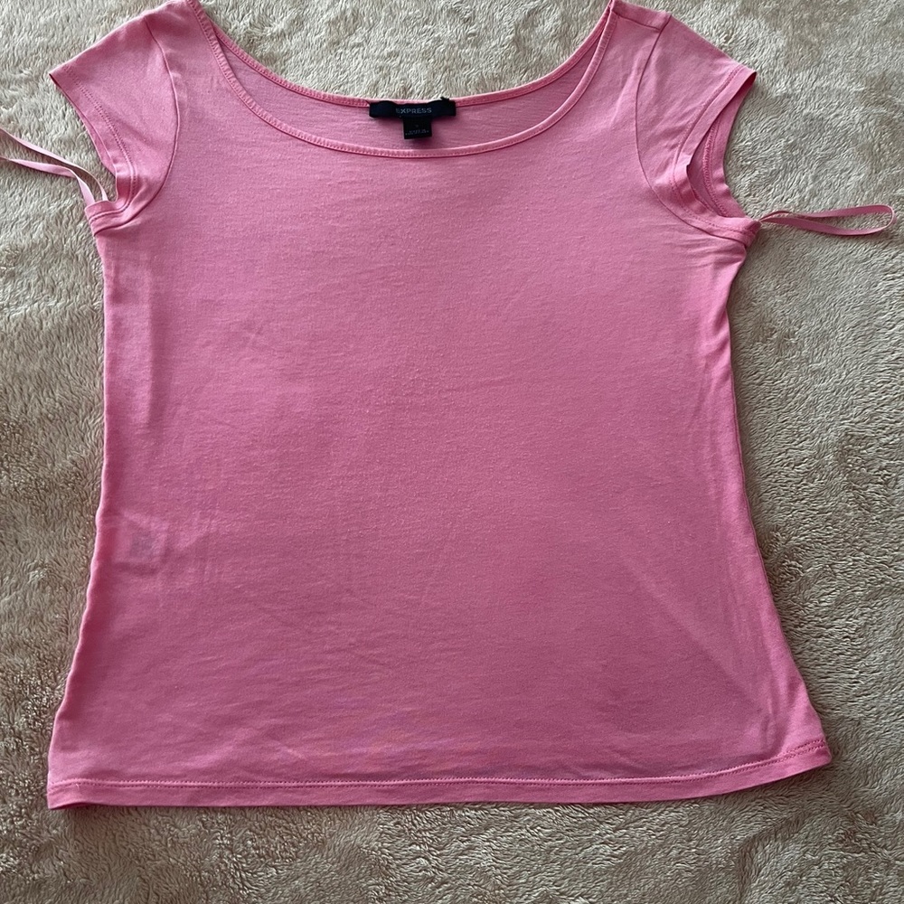 Express Weightless Tank Top.                        Image #1 – actual color